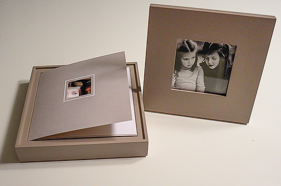 álbum com encadernação artesanal e papel importado em caixa com tampa porta-retrato | sessão de família